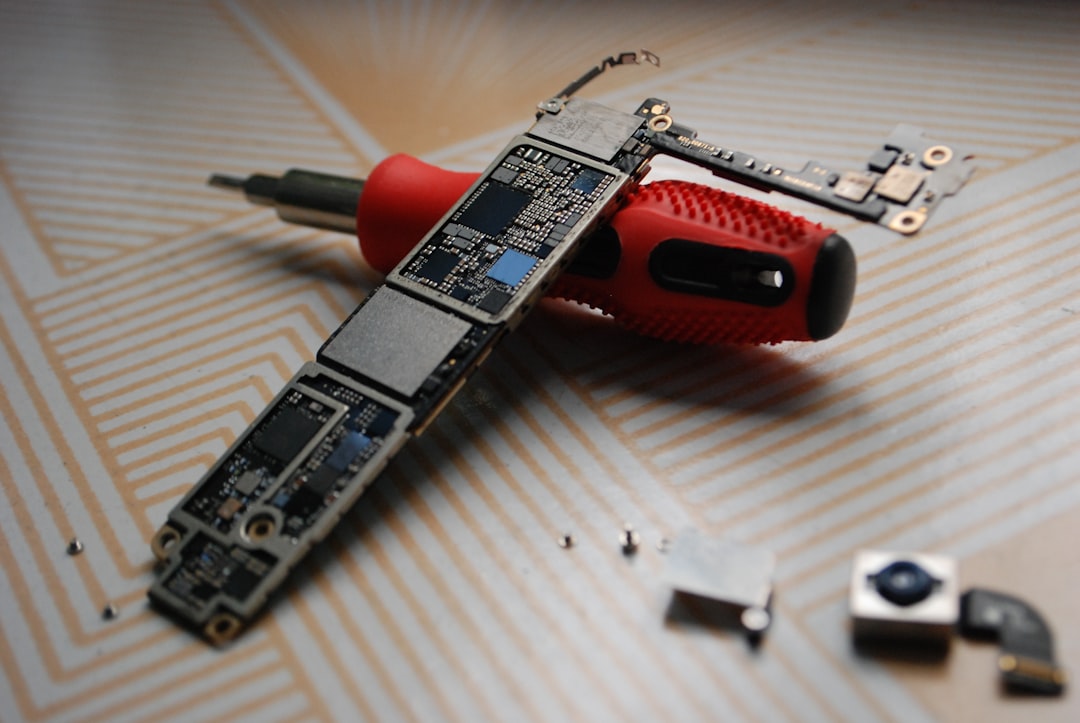 Ketika Gadget Kesayangan Rusak: Dilema, Solusi, dan Kepuasan Memperbaiki