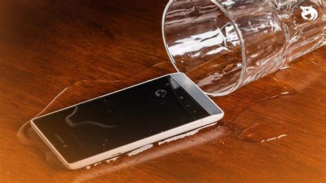 Langkah Pertama Saat HP Kena Air: Jangan Masukkan Beras!