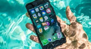 Cara Mengatasi HP Kemasukan Air agar Tidak Mati Total