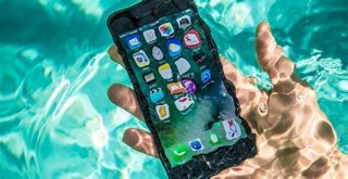 HP Masuk Air? Ini Langkah Pertama Menyelamatkannya