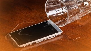 Langkah Pertama Saat HP Kena Air: Jangan Masukkan Beras!