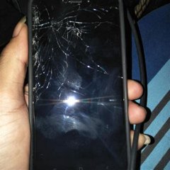 Layar HP Pecah? Ini Cara Mengatasi dan Biaya Perbaikannya