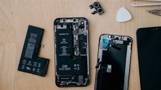 Layar HP Retak? Ini Perkiraan Biaya Servis Resminya